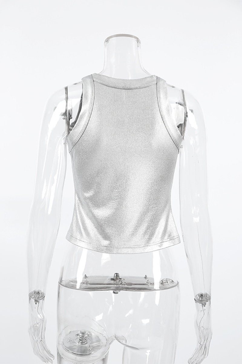 Well Tailored Top with a Graceful Silhouette