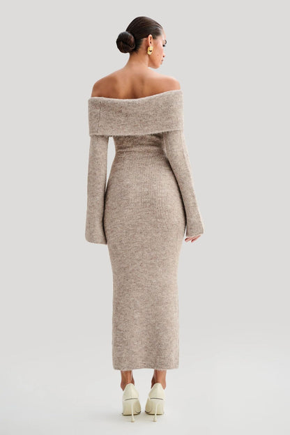 Well Tailored Sweater with a Graceful Silhouette