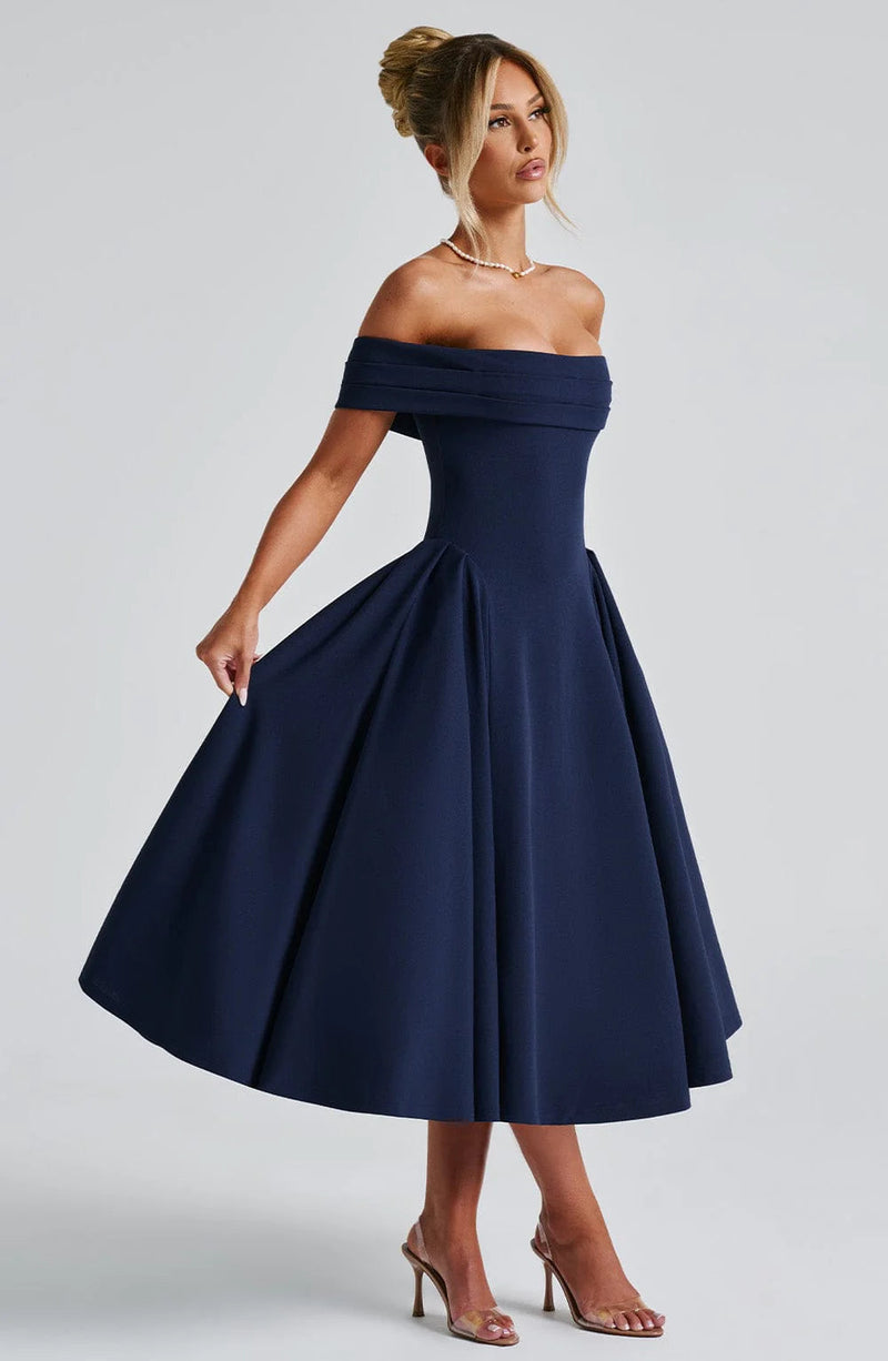 Beautifully Finished Dress in a Timeless Design