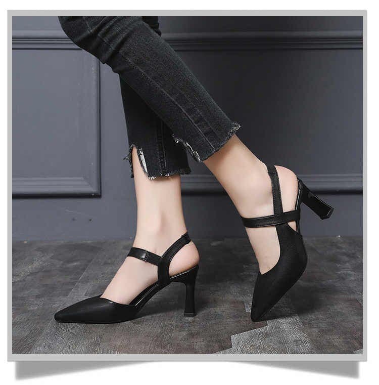 Effortlessly Elegant Heels with a Timeless Design