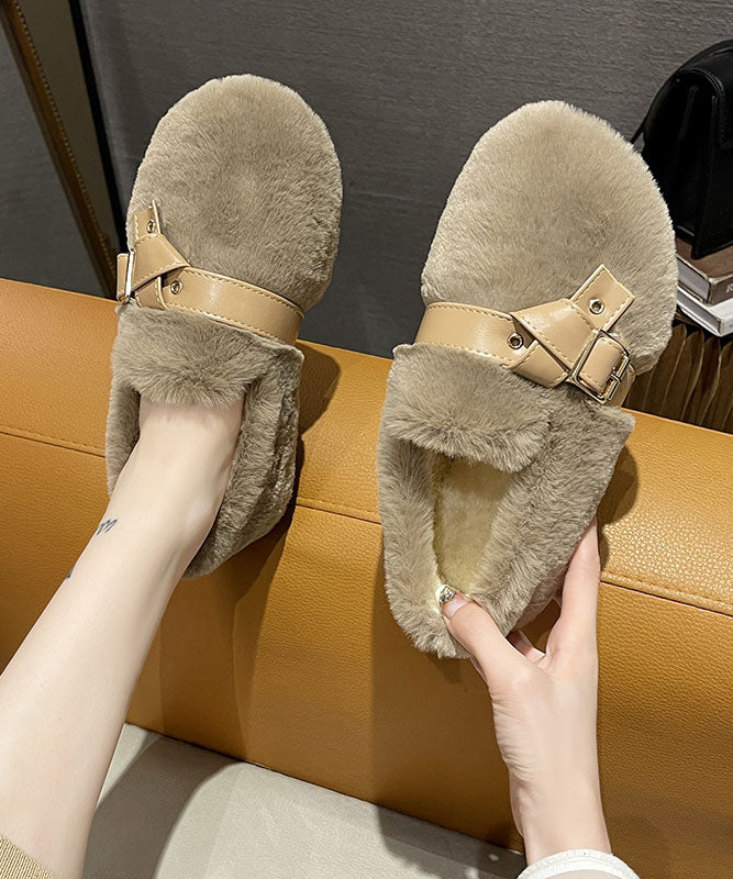 Effortlessly Elegant Shoes with a Timeless Design