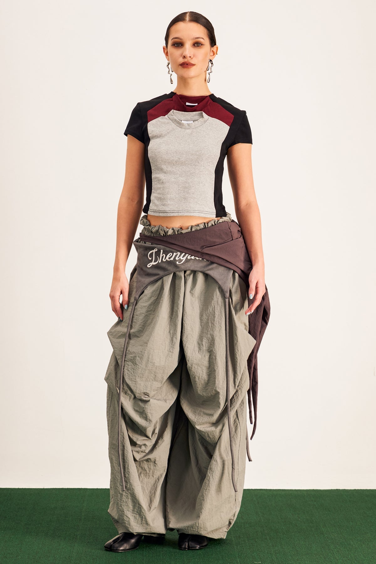 Effortlessly Elegant Pants with a Timeless Design