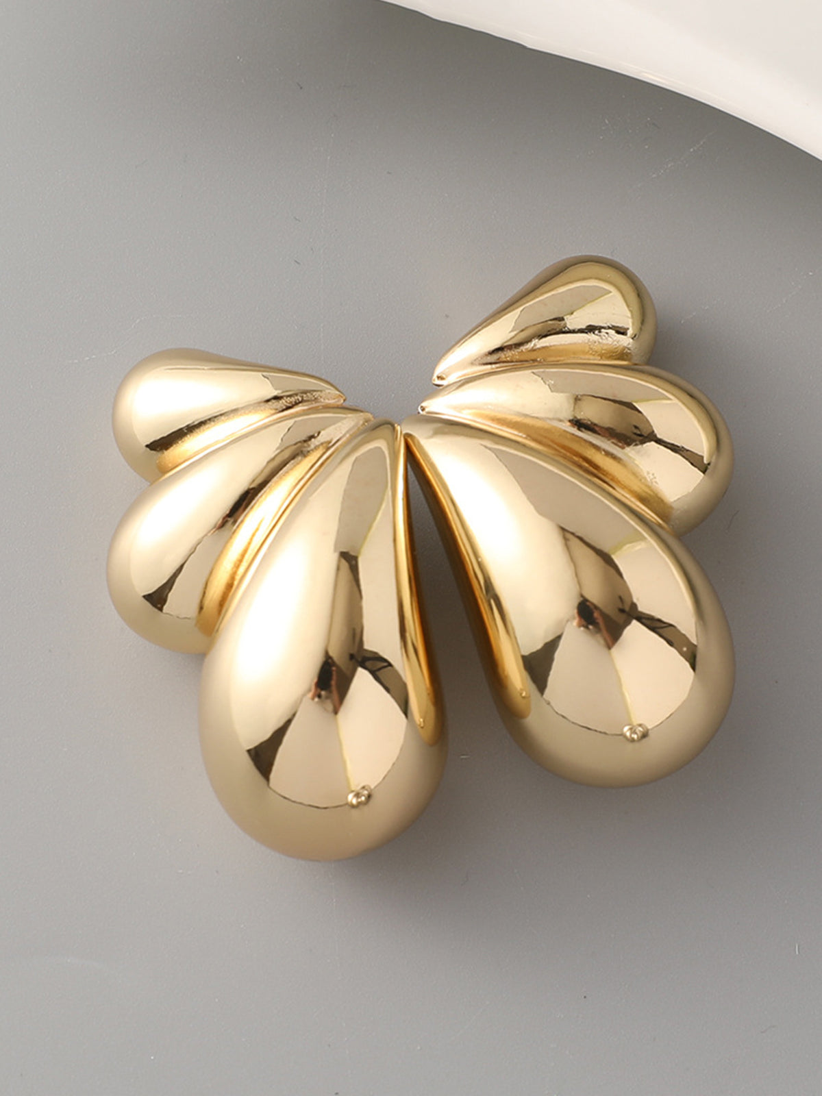 Beautifully Finished Garment in a Timeless Design