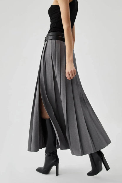 Gracefully Styled Garment for Any Occasion