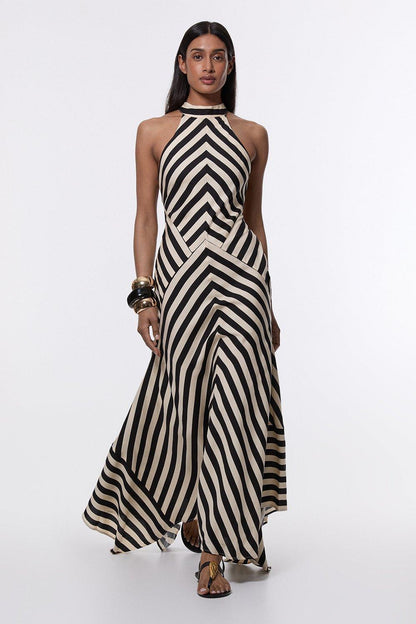 Beautifully Finished Dress in a Timeless Design