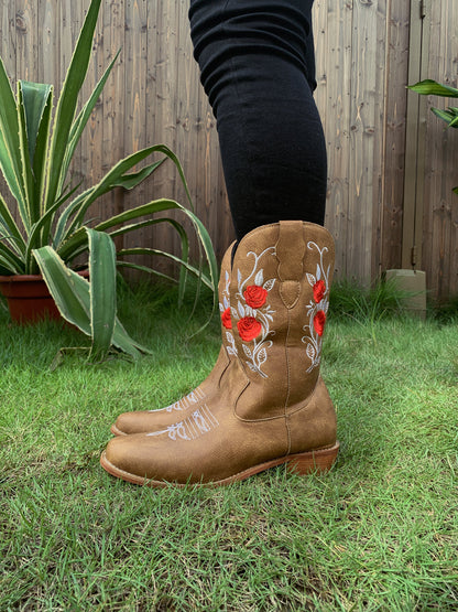 Beautifully Finished Boots in a Timeless Design