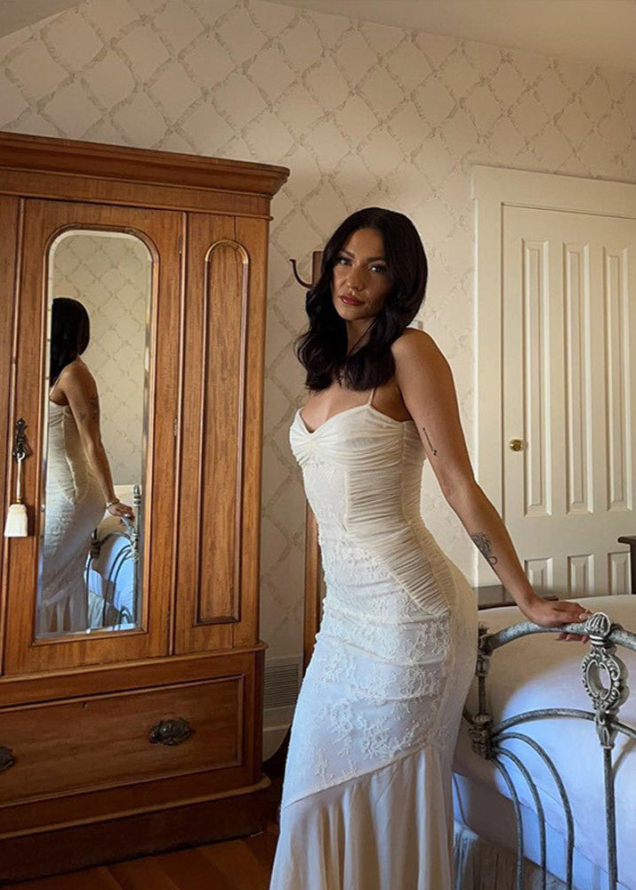 Effortlessly Elegant Garment with a Timeless Design