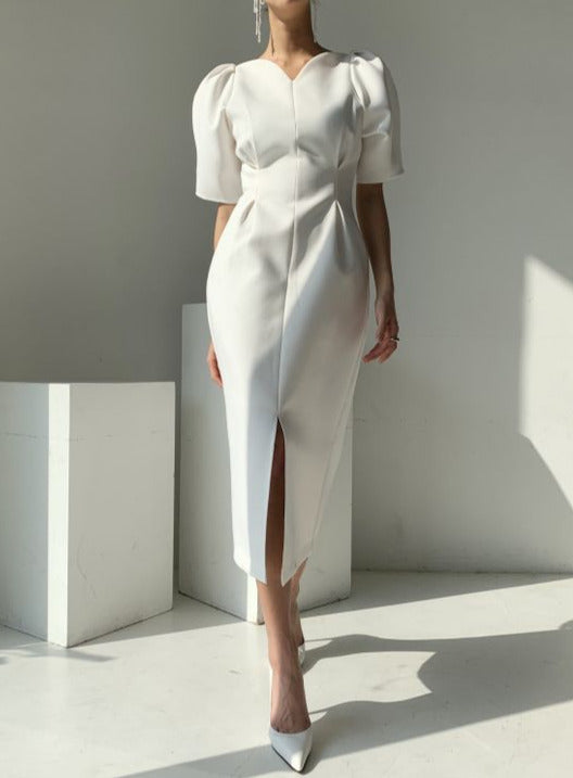 Well Tailored Dress with a Graceful Silhouette