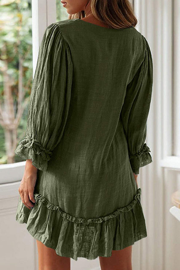 Effortlessly Elegant Dress with a Timeless Design