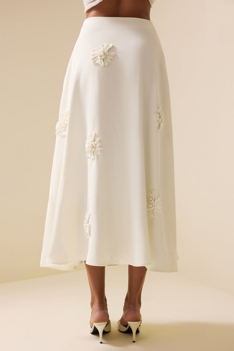 Well Tailored Garment with a Graceful Silhouette