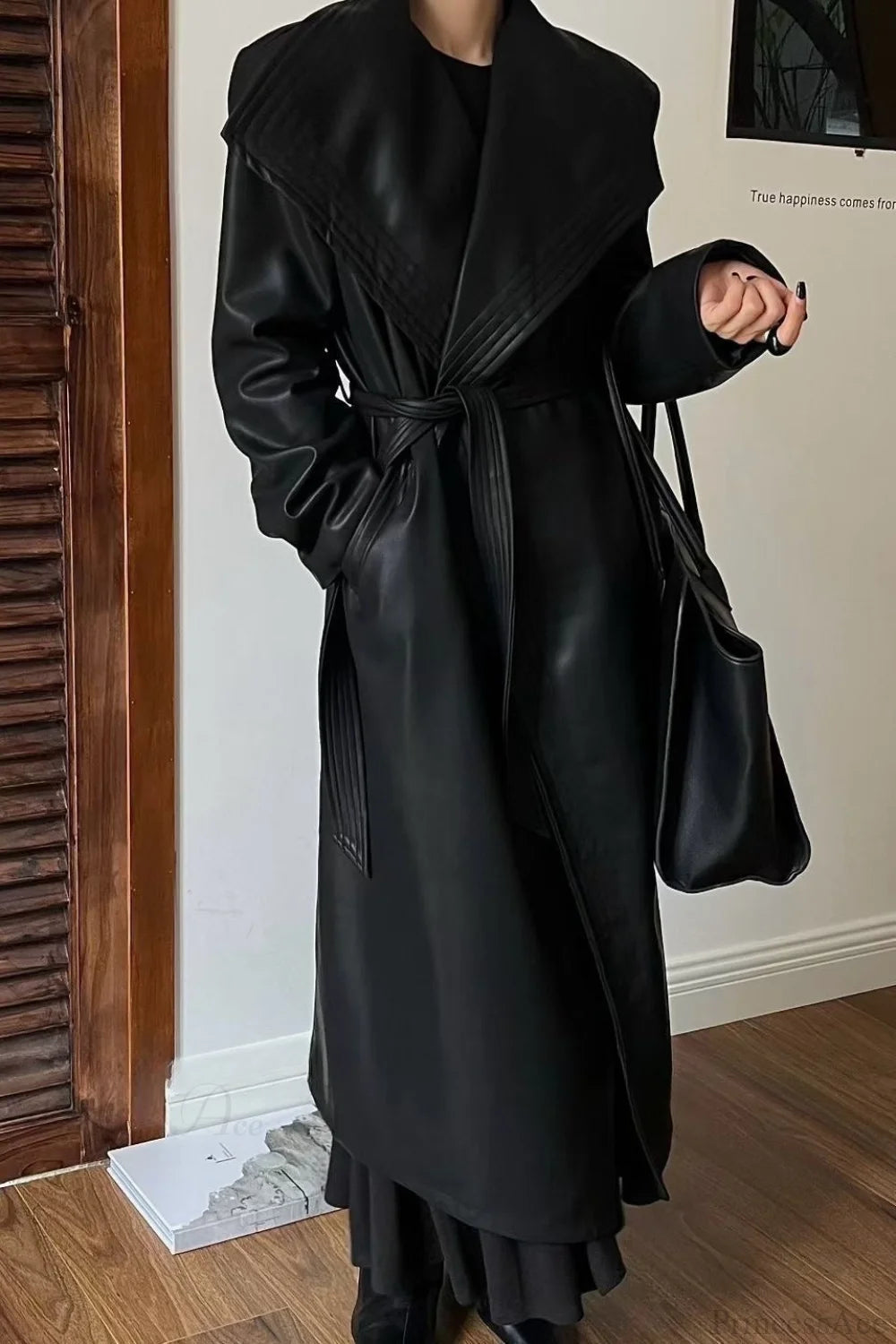 Effortlessly Elegant Coat with a Timeless Design