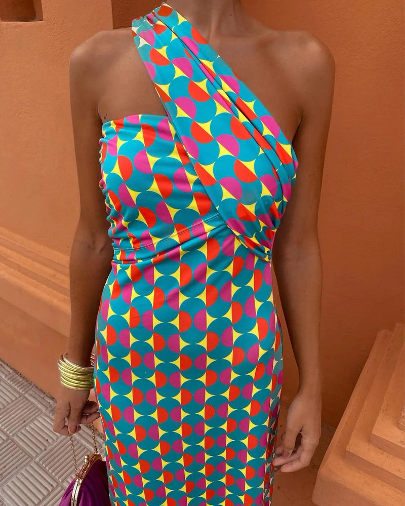 Effortlessly Elegant Dress with a Timeless Design