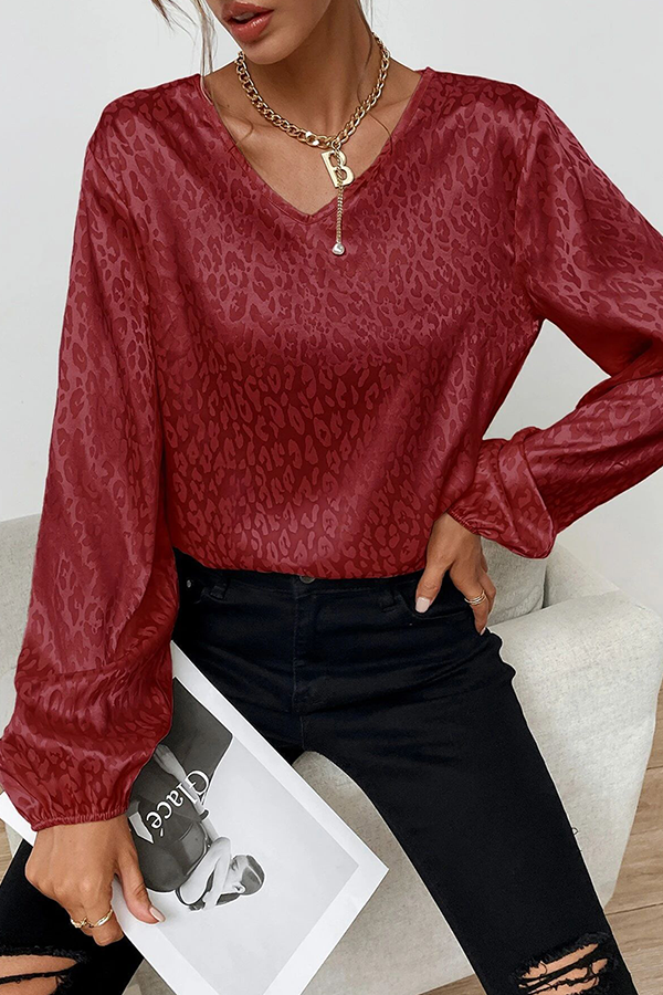 Effortlessly Elegant Blouse with a Timeless Design