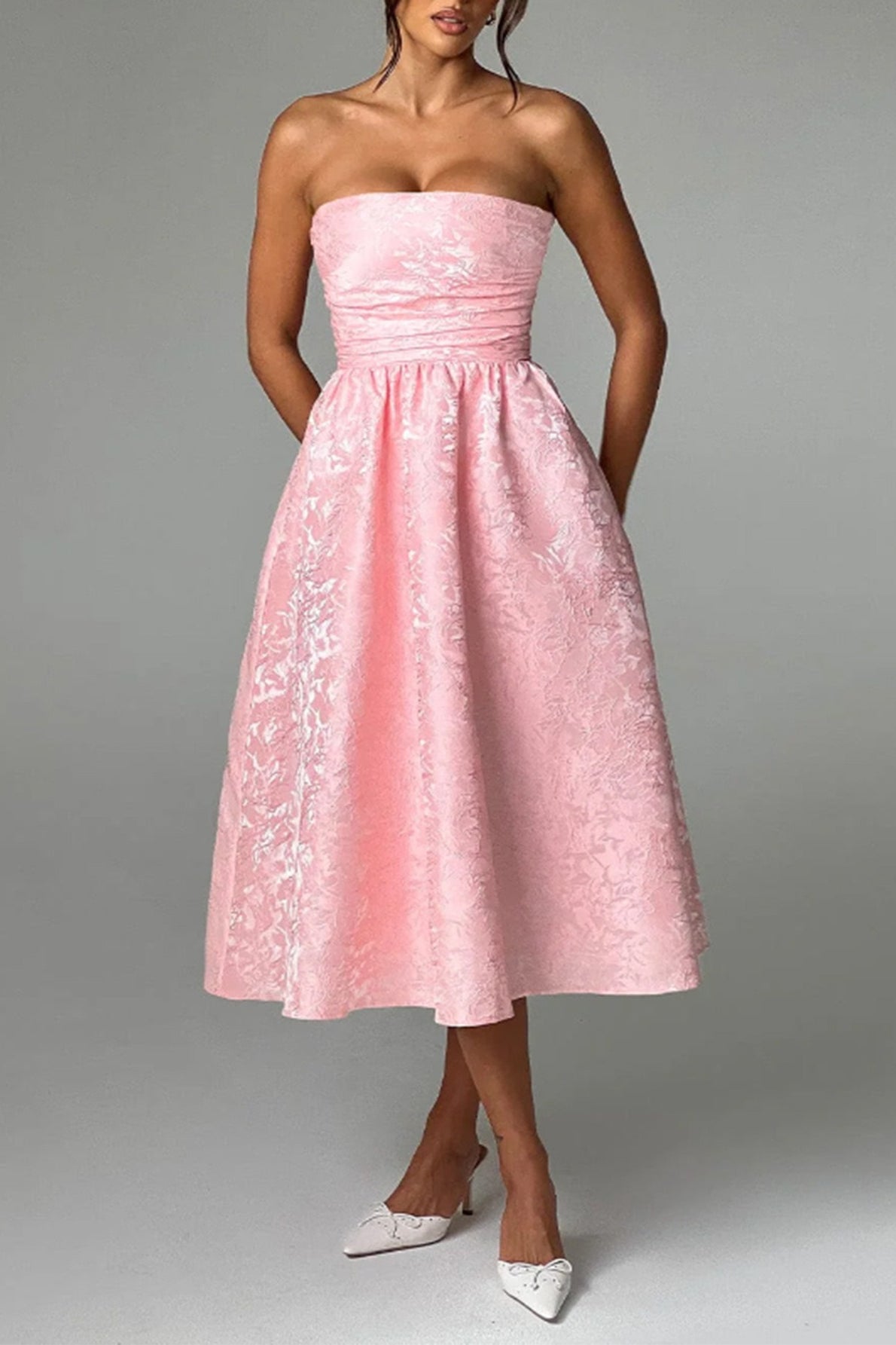 Well Tailored Dress with a Graceful Silhouette