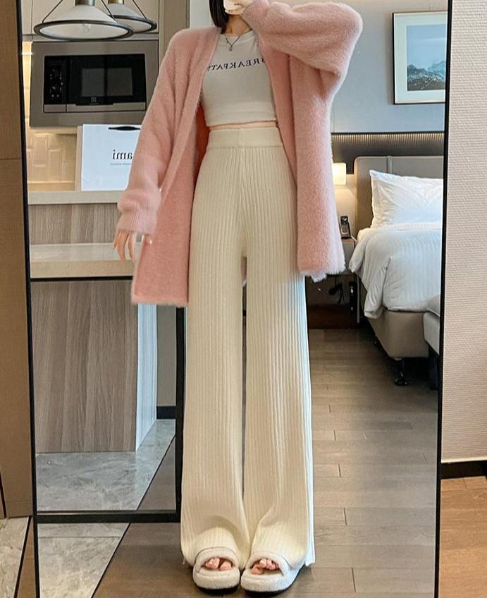 Elegantly Styled Pants for Everyday Wear