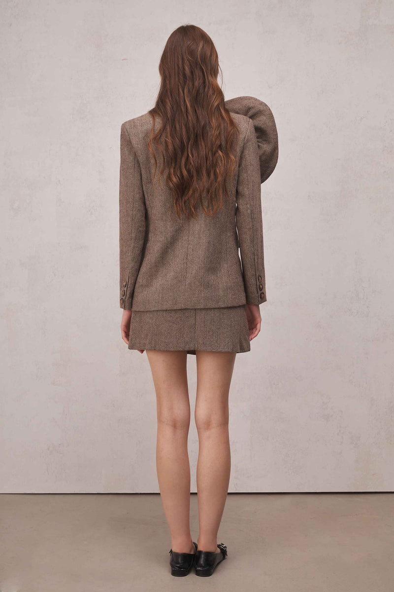 Effortlessly Elegant Garment with a Timeless Design