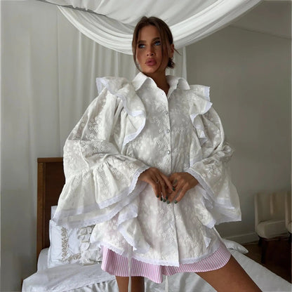 Effortlessly Elegant Blouse with a Timeless Design