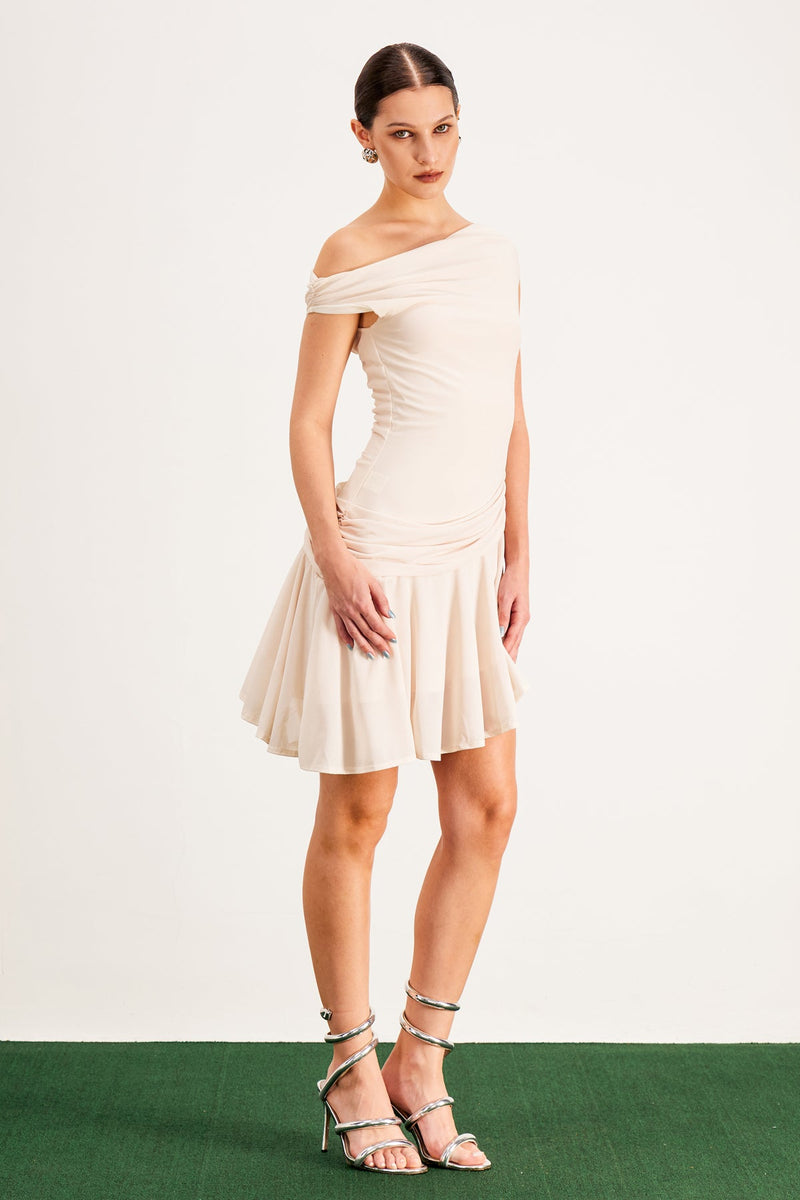 Well Tailored Dress with a Graceful Silhouette