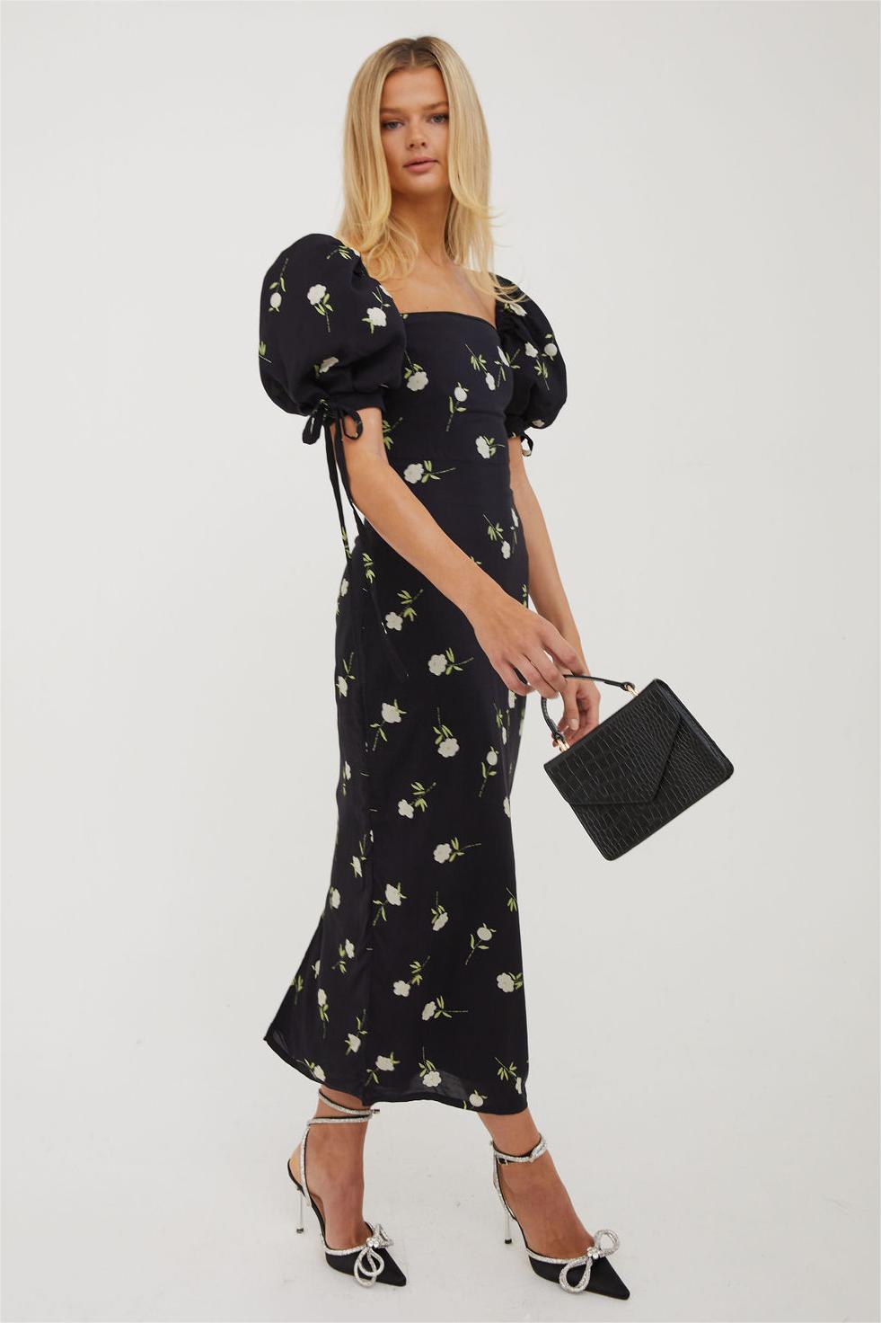 Gracefully Styled Dress for Any Occasion