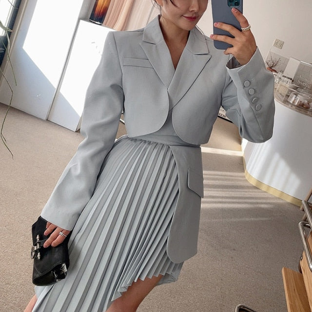 Sophisticated Garment with a Clean Classic Look