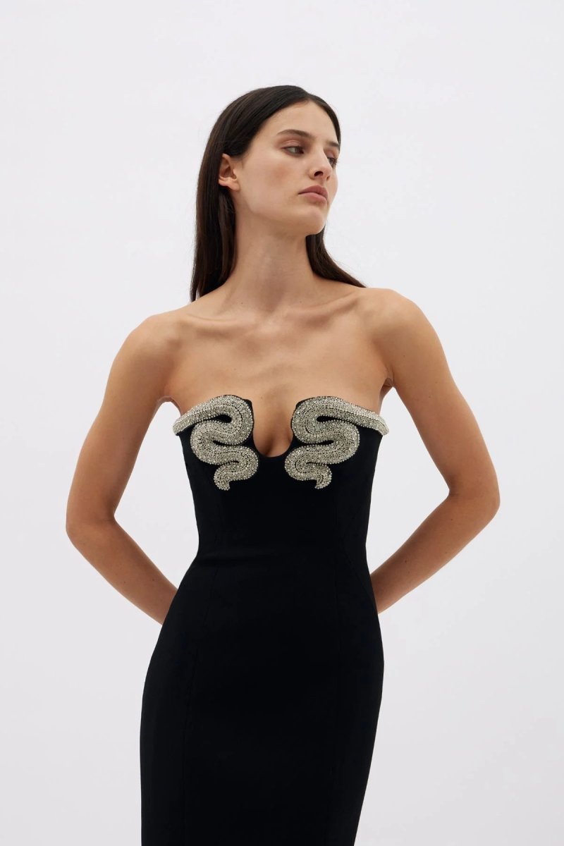 Well Tailored Dress with a Graceful Silhouette
