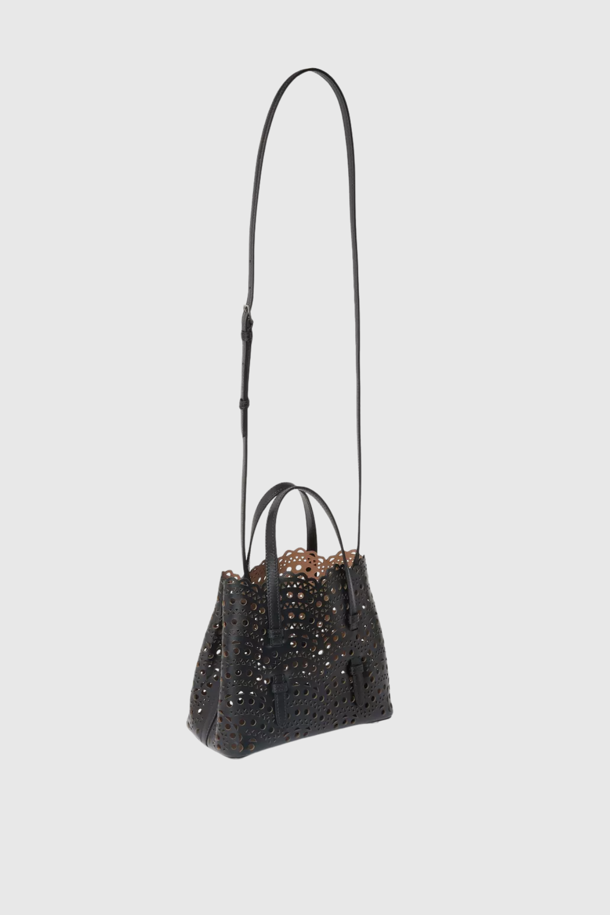 Gracefully Styled Bag for Any Occasion