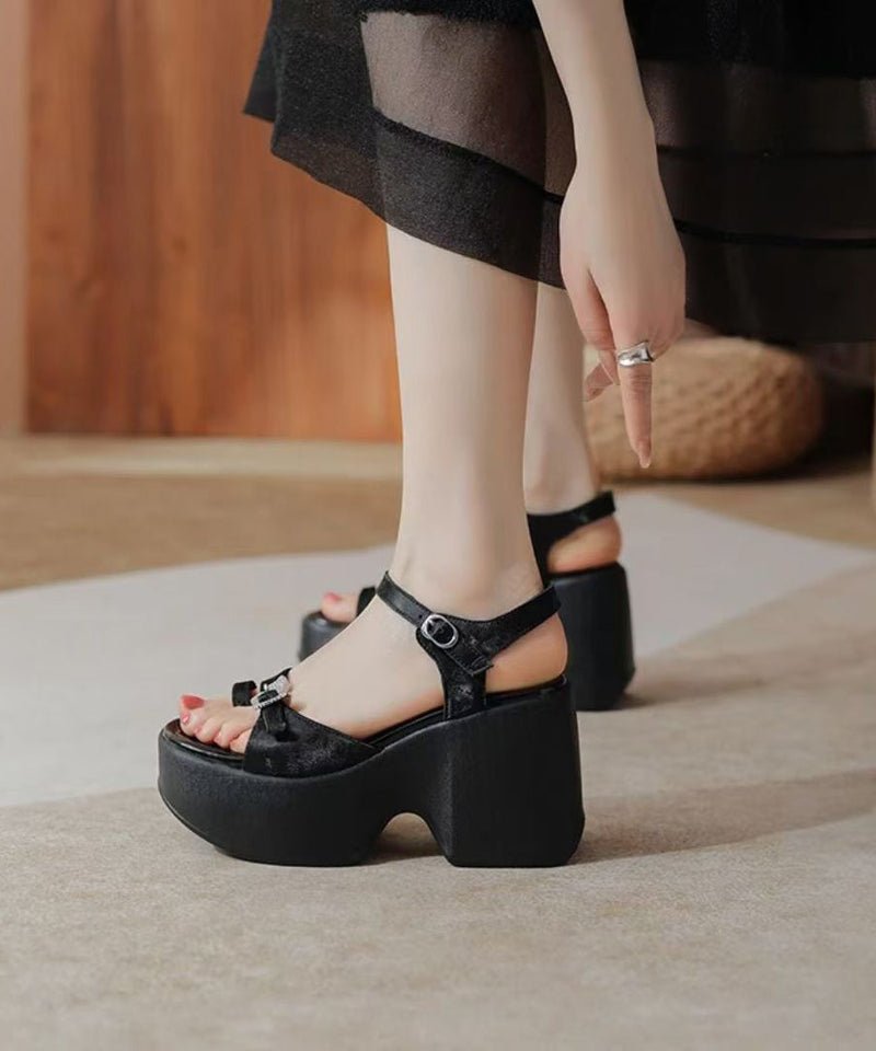 Well Tailored Sandals with a Graceful Silhouette