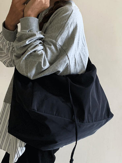 Well Tailored Bag with a Graceful Silhouette
