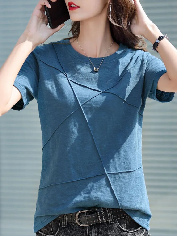 Effortlessly Elegant T-Shirt with a Timeless Design