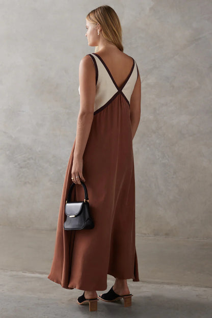 Effortlessly Elegant Dress with a Timeless Design