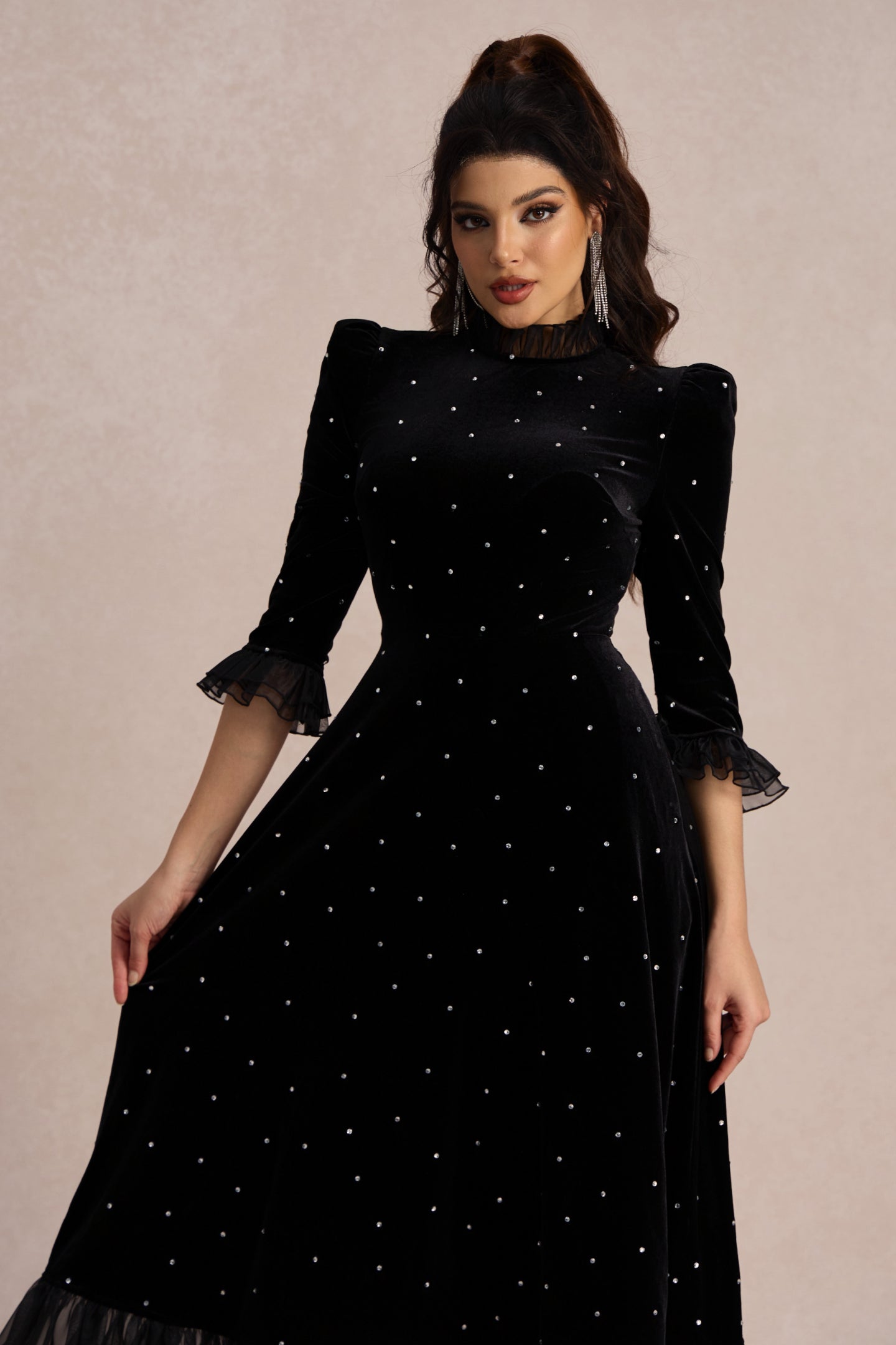 Effortlessly Elegant Dress with a Timeless Design