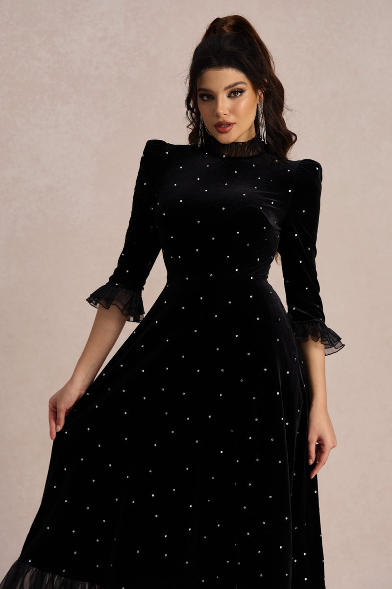 Effortlessly Elegant Dress with a Timeless Design