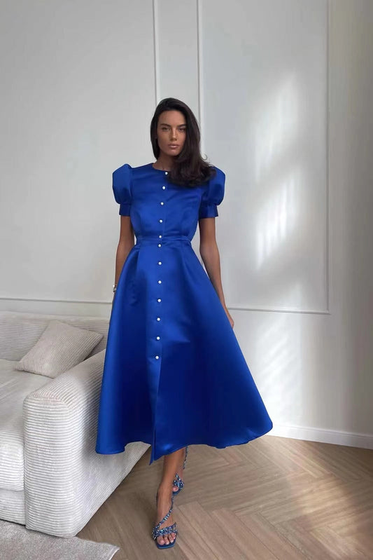 Beautifully Finished Dress in a Timeless Design
