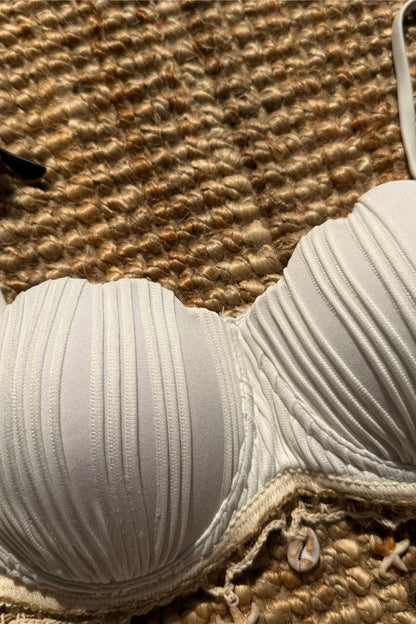 Well Tailored Bikini with a Graceful Silhouette