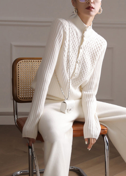 Effortlessly Elegant Sweater with a Timeless Design