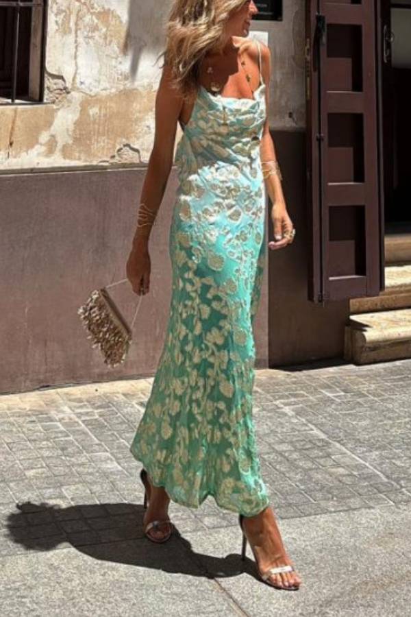 Well Tailored Dress with a Graceful Silhouette