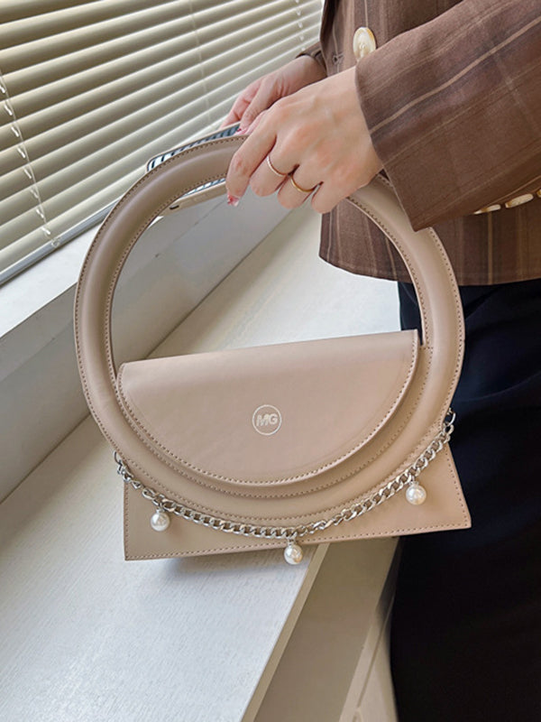 Well Tailored Bag with a Graceful Silhouette