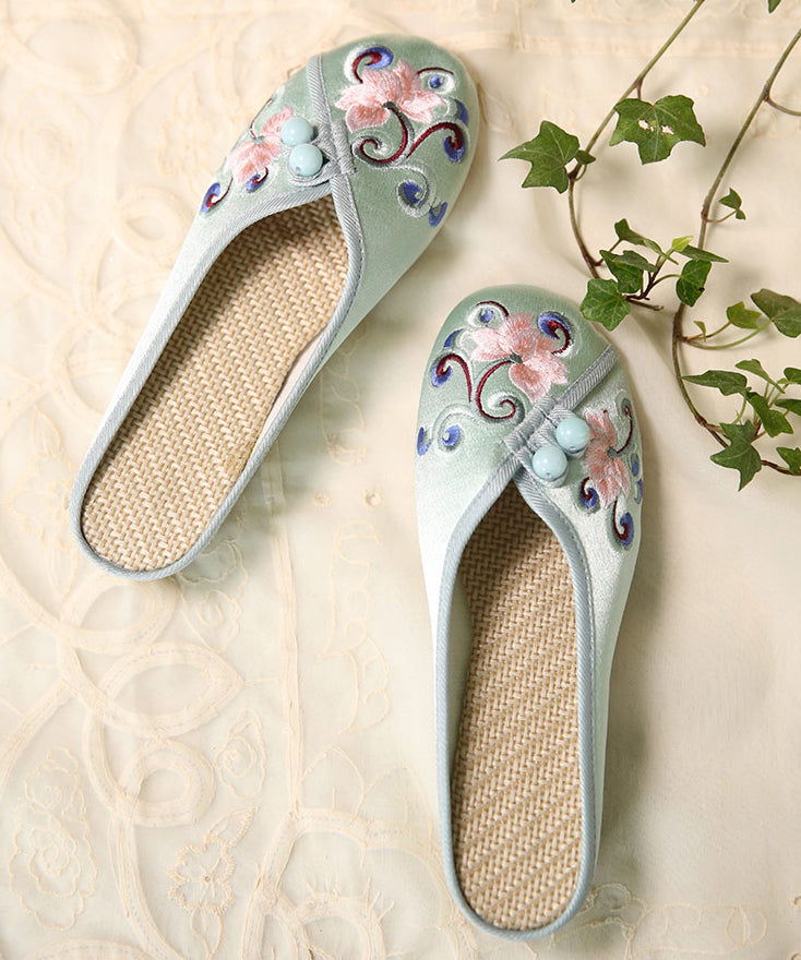 Well Tailored Sandals with a Graceful Silhouette