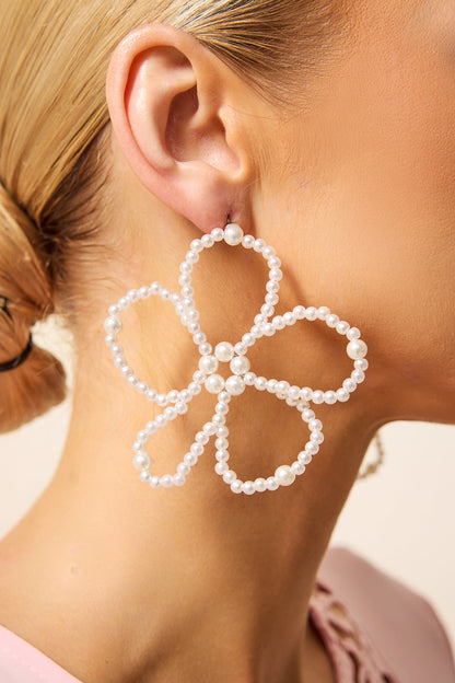 Effortlessly Elegant Garment with a Timeless Design