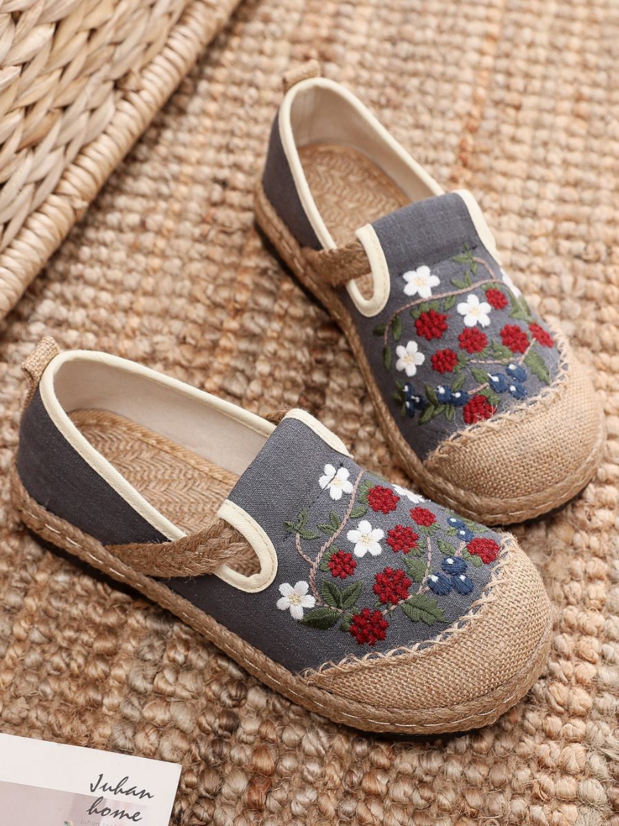 Elegantly Styled Sneakers for Everyday Wear