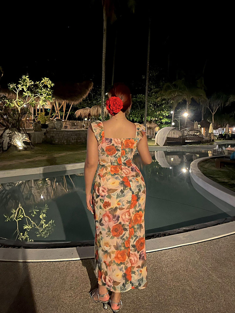 Beautifully Finished Dress in a Timeless Design