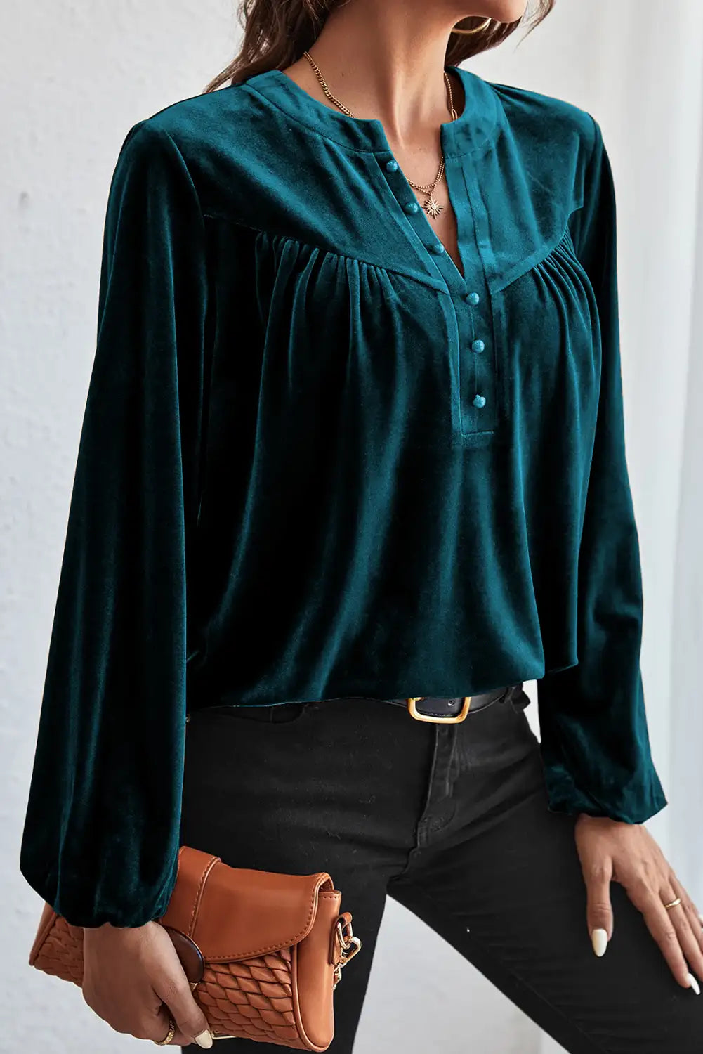 Effortlessly Elegant Top with a Timeless Design