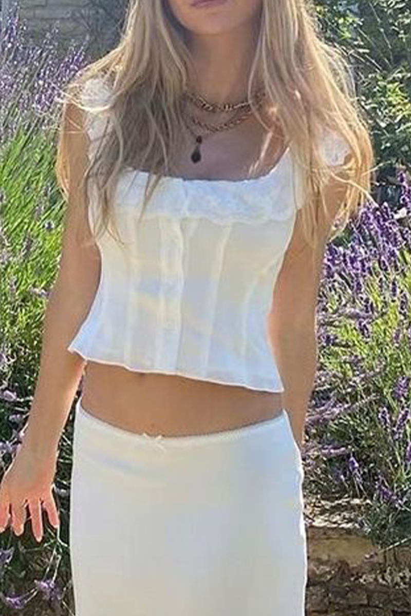 Well Tailored Top with a Graceful Silhouette