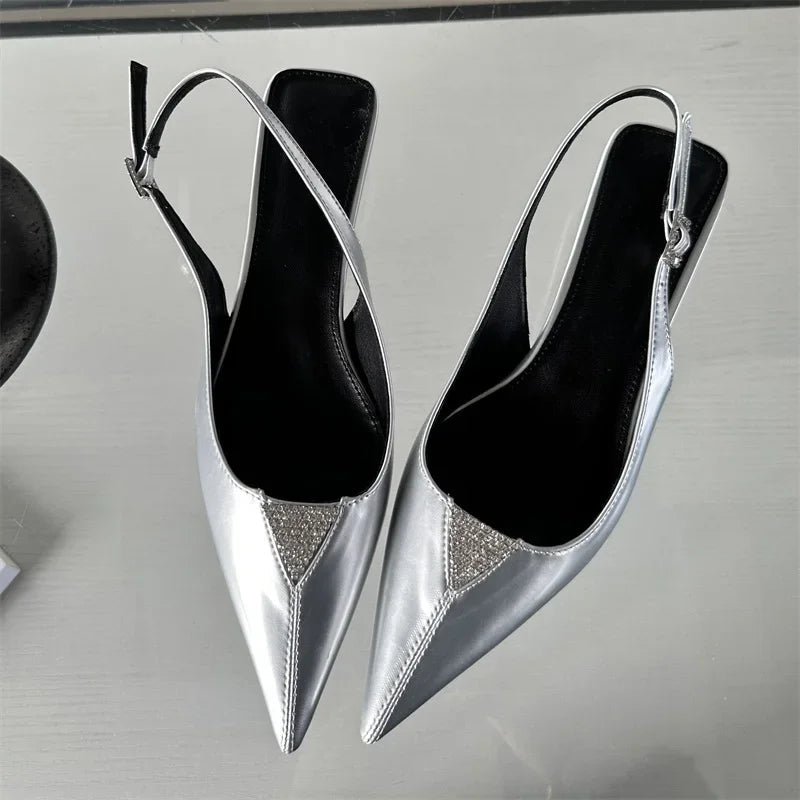 Effortlessly Elegant Heels with a Timeless Design