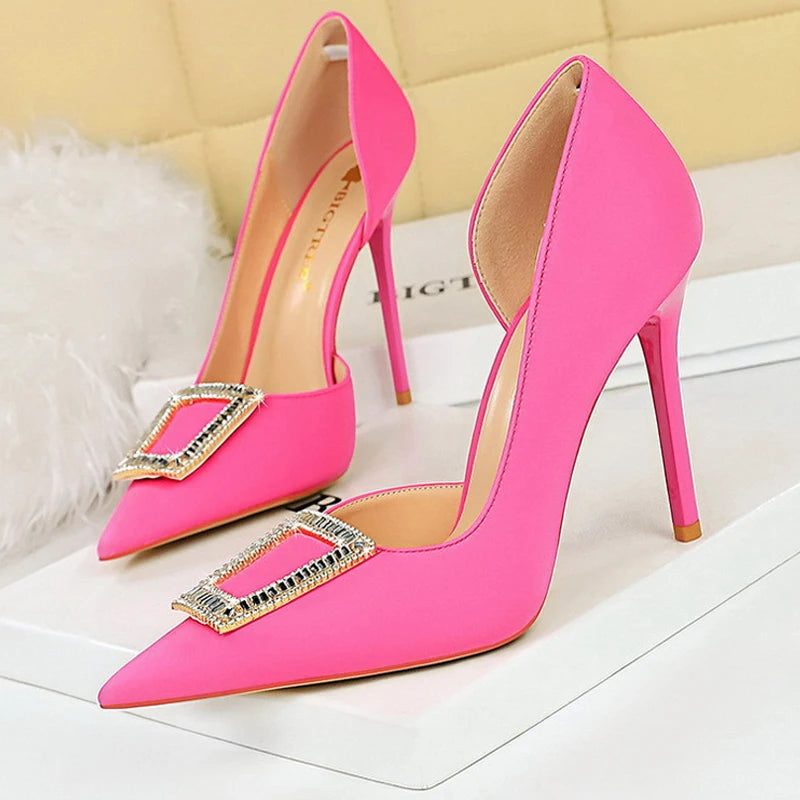 Well Tailored Heels with a Graceful Silhouette