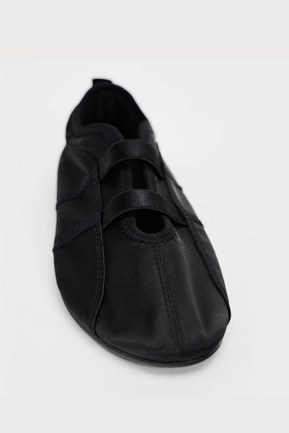 Sophisticated Garment with a Clean Classic Look