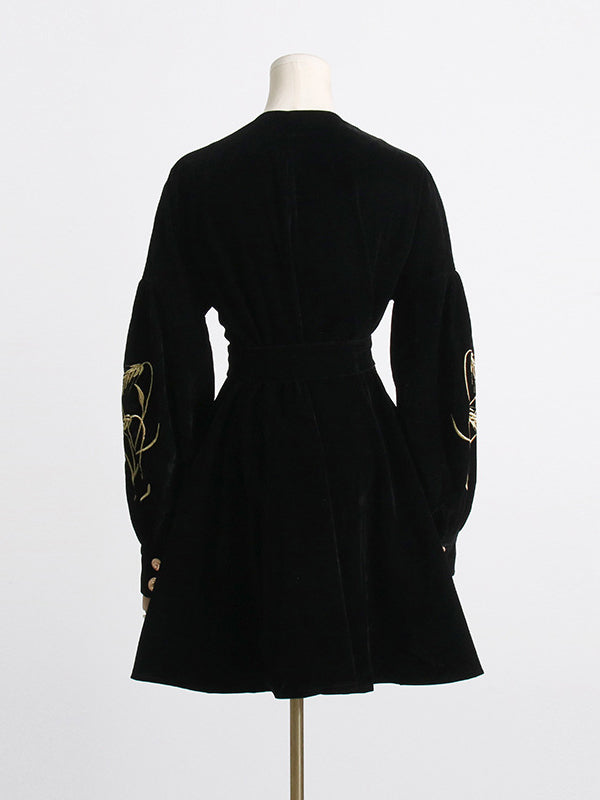 Classic Vintage Dress with a Flattering Fit