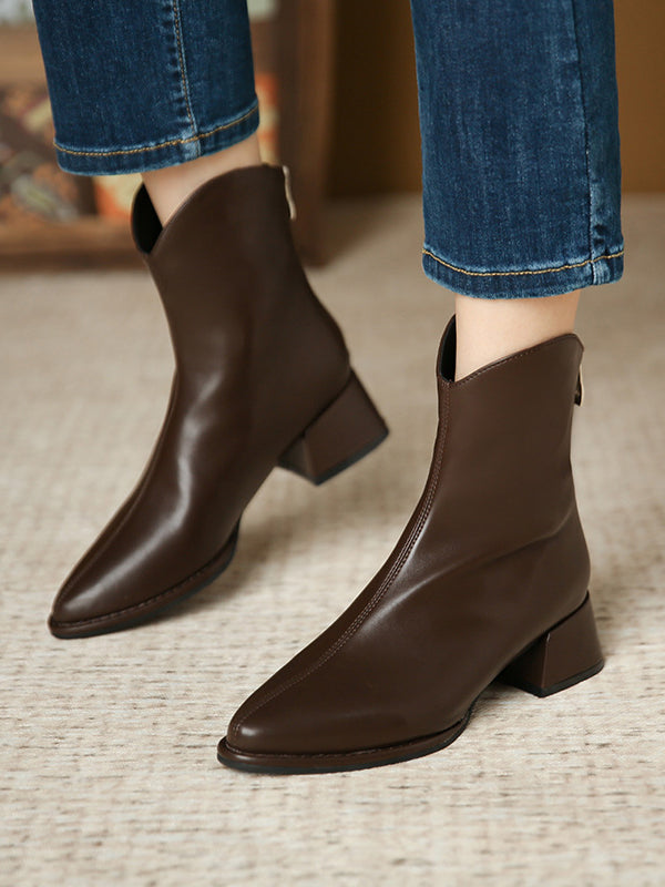 Effortlessly Elegant Boots with a Timeless Design