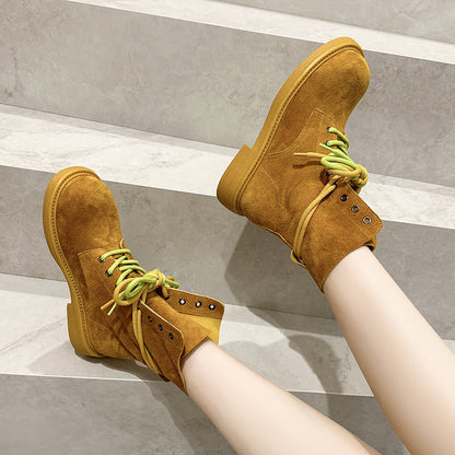 Effortlessly Elegant Boots with a Timeless Design