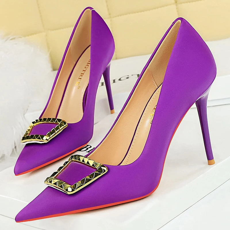 Effortlessly Elegant Shoes with a Timeless Design